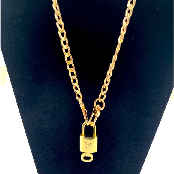 100% Authentic and pre loved Louis Vuitton - Gold Lock and Key set - #318 - Picture 4 of 5